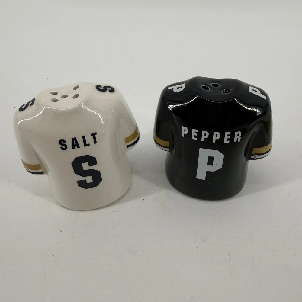 Los‎ Angeles Rams NFL Football Jersey Ceramic Salt and Pepper Shaker Set